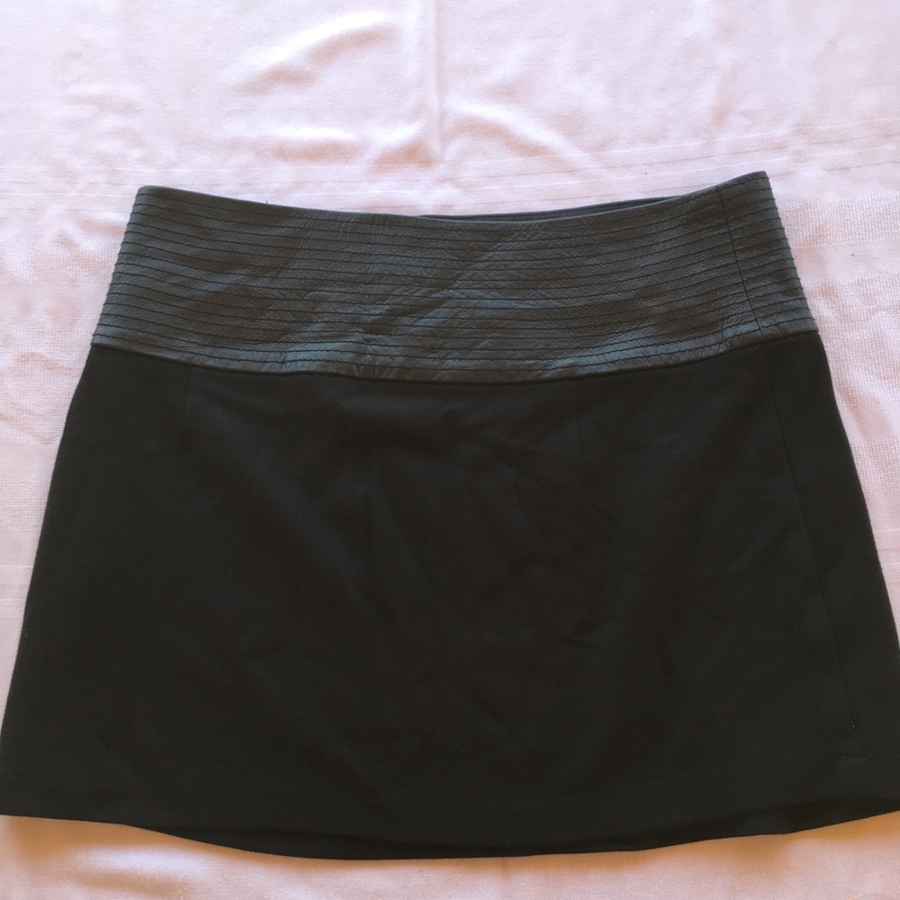 Guess Mini Skirt Black Woman’s 4